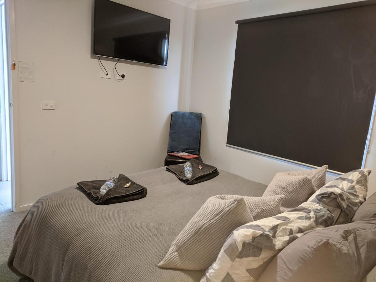 Your Home Away From Home Γουόρναμπουλ Εξωτερικό φωτογραφία